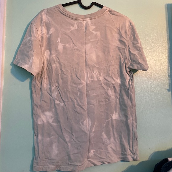 Woman’s vans shirt🍀wrinkly- but is safe to iron. Bought in jan 2022. 👍🏻 condi - Picture 4 of 4